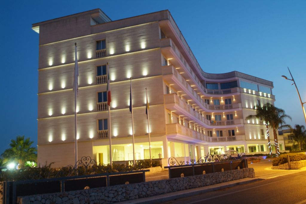 Grand Hotel Dei Cavalieri Маруджо Екстериор снимка